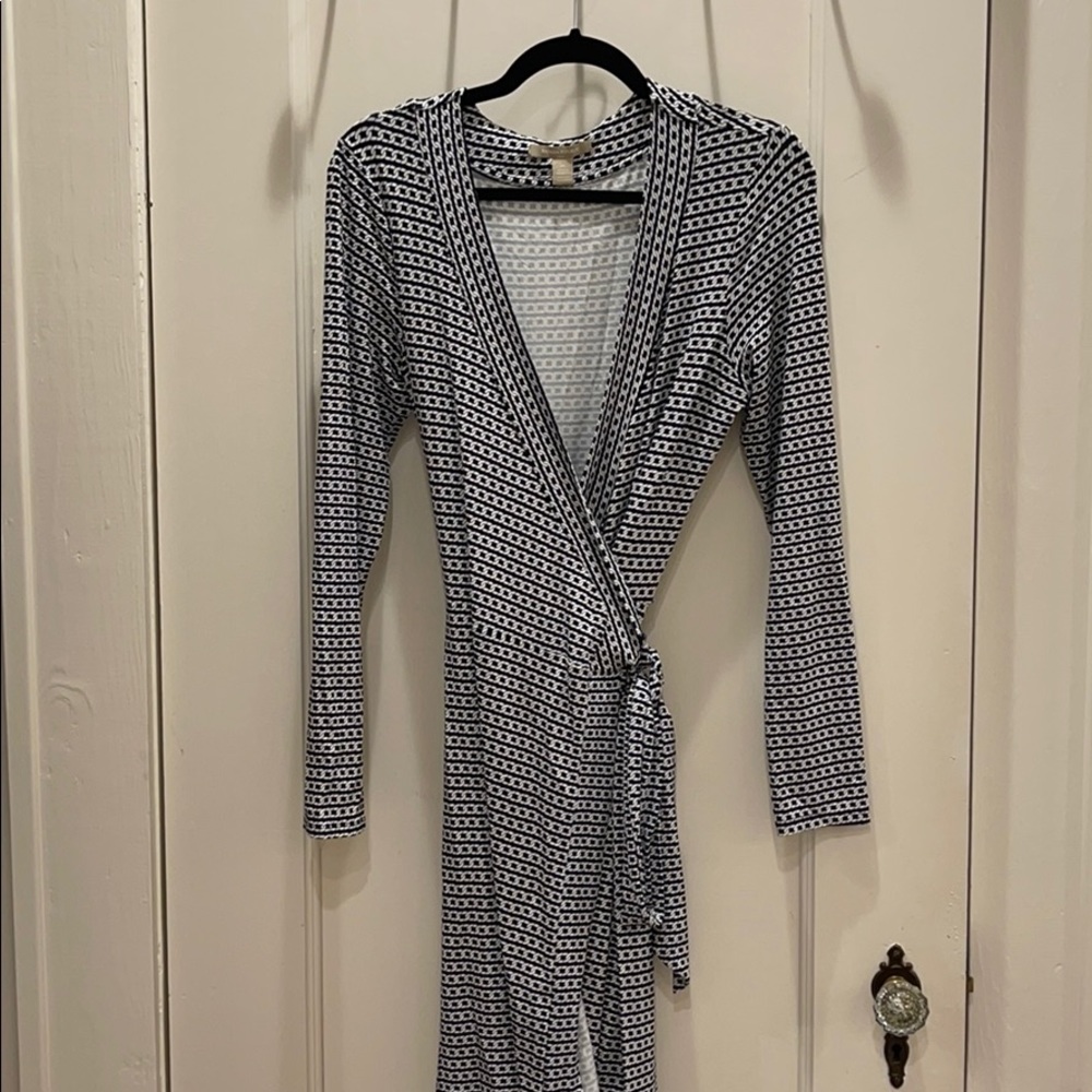 Banana Republic Wrap Dress. Size M, navy & white